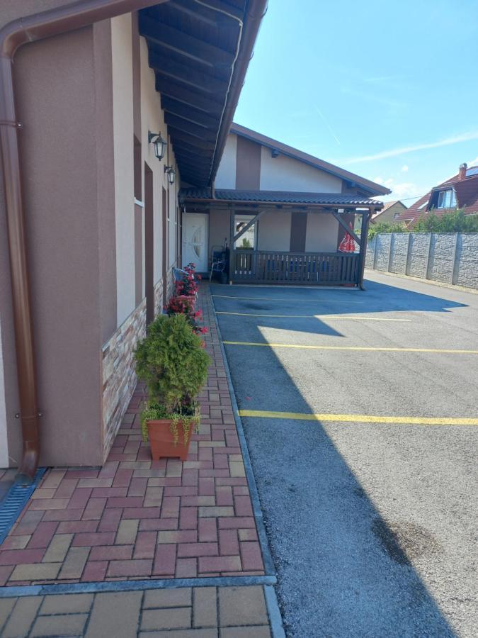 Apartament Boglarka Vendeghaz Mosonmagyaróvár Zewnętrze zdjęcie