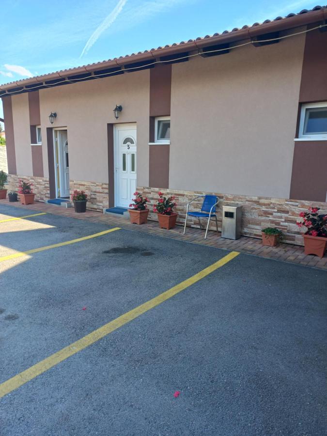Apartament Boglarka Vendeghaz Mosonmagyaróvár Zewnętrze zdjęcie